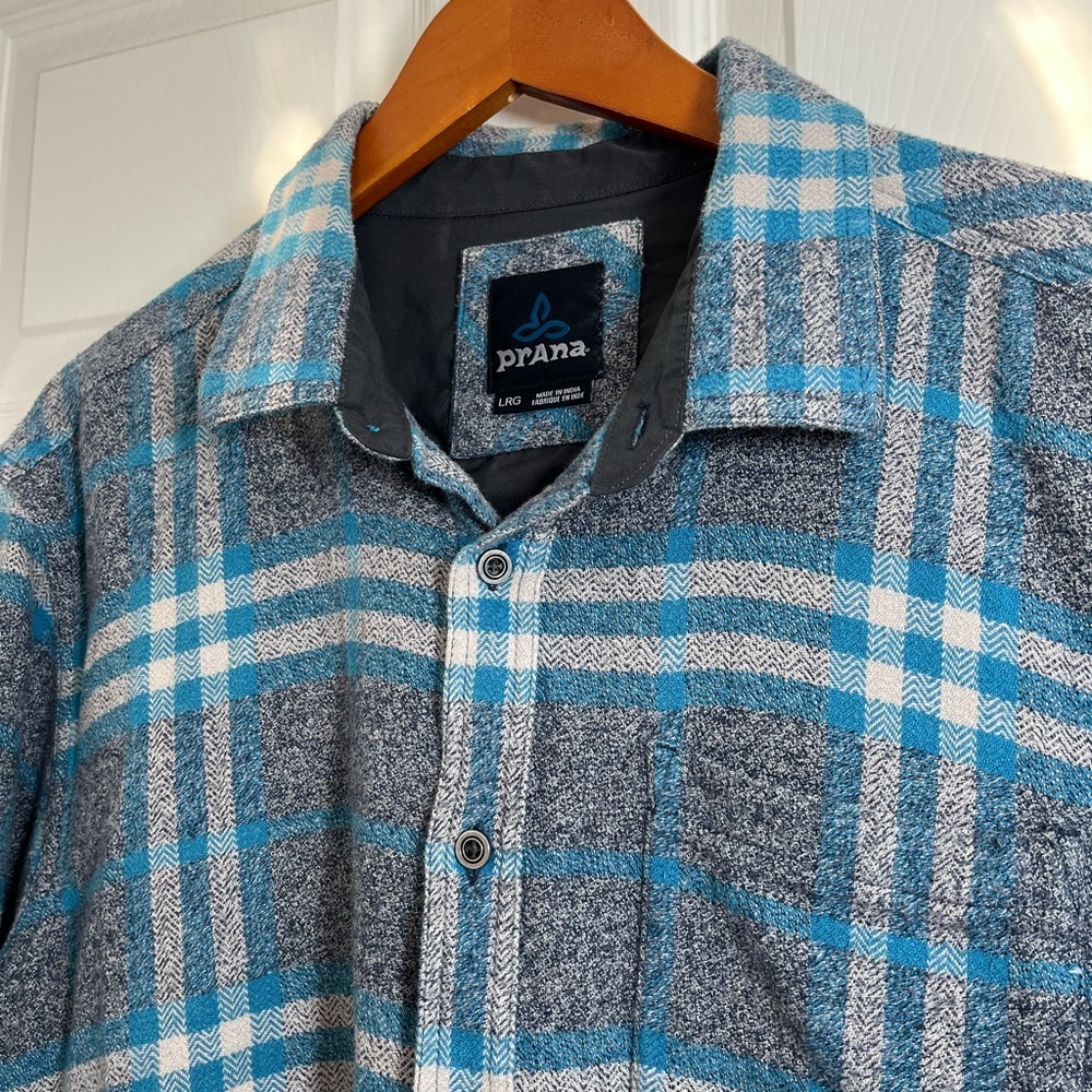 Prana Blue and Gray Textured Fabric Woodman Flannel Size Large - Picture 3 of 9